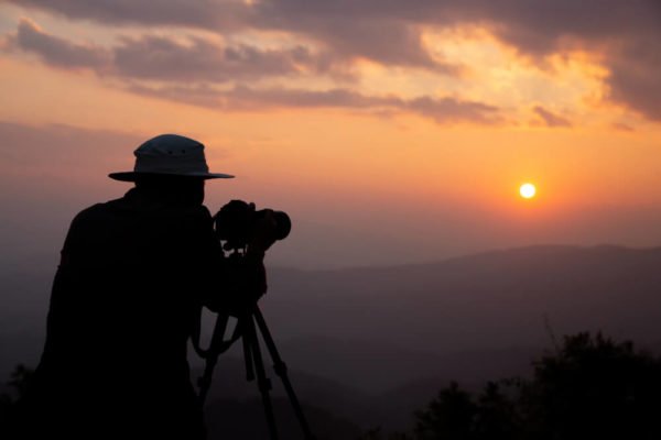 silhouette-photographer-who-shoots-sunset-mountains (1)